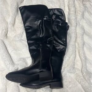 Black Over the Knee Boots with Smooth Leather and Sleek Design